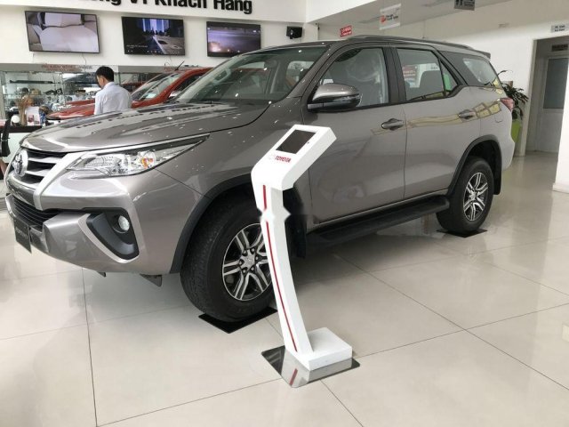 Bán Toyota Fortuner 2.4MT sản xuất năm 2019, xe giá tháp, giao nhanh0