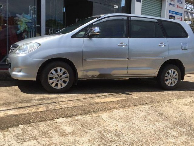 Bán Toyota Innova 2010, màu bạc, giá chỉ 365 triệu