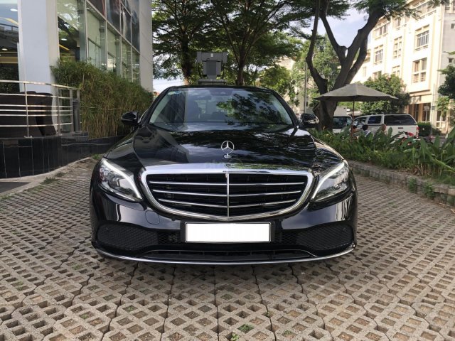 Bán xe Mercedes C200 Exclusive đời 2019, màu đen chính hãng, xe demo0