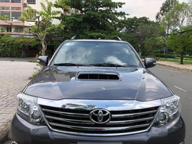 Cần bán xe Fortuner 2015, số sàn, máy dầu, màu xám chì