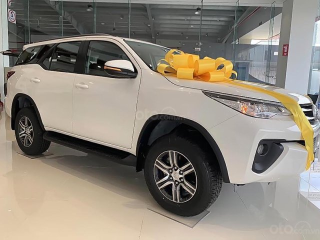 Cần bán Toyota Fortuner 2.4G 4x2 MT năm sản xuất 2019, màu trắng, 998 triệu0