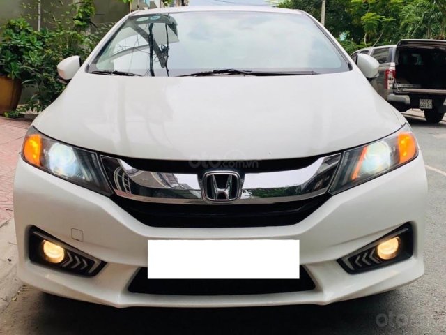 Cần bán gấp Honda City 1.5AT sản xuất 2017, màu trắng, giá tốt0