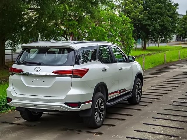 Cần bán xe Toyota Fortuner 2019, màu trắng