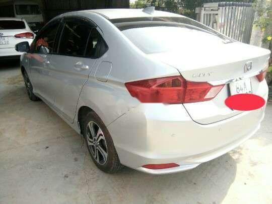 Cần bán Honda City sản xuất 2015, màu bạc số sàn, giá tốt0