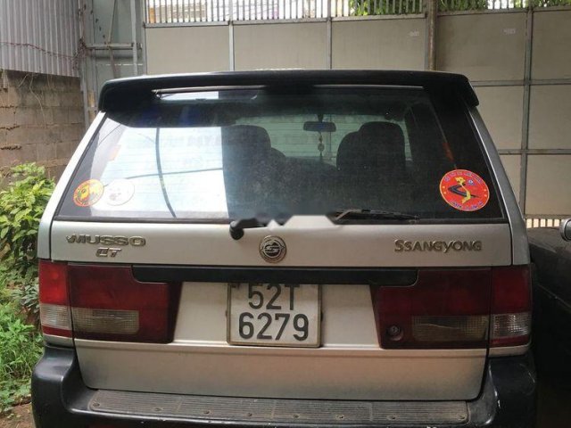 Cần bán xe Ssangyong Musso đời 2002, nhập khẩu nguyên chiếc, giá 120tr0