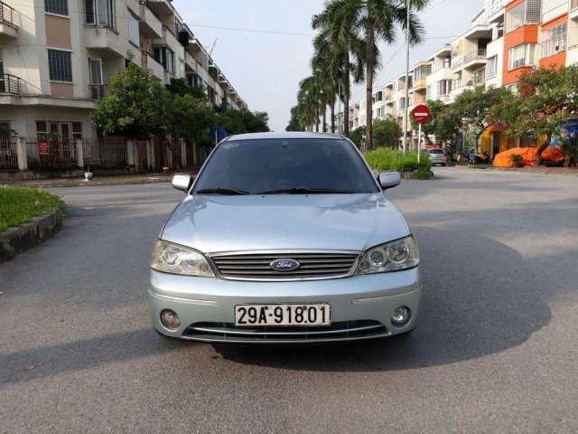 Cần bán xe Ford Laser đời 2004, màu bạc