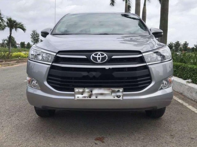 Cần bán lại xe Toyota Innova sản xuất 2017, màu bạc, nhập khẩu xe gia đình