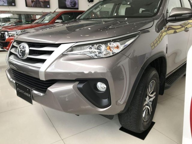 Bán Toyota Fortuner đời 2019, màu xám