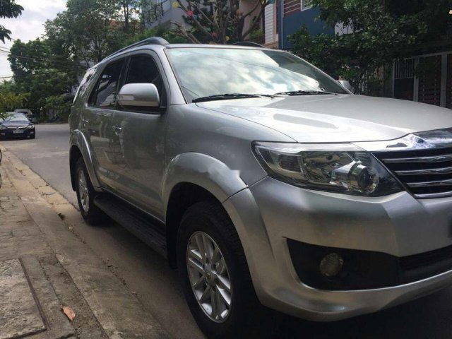 Cần bán Toyota Fortuner AT năm 2013, màu bạc