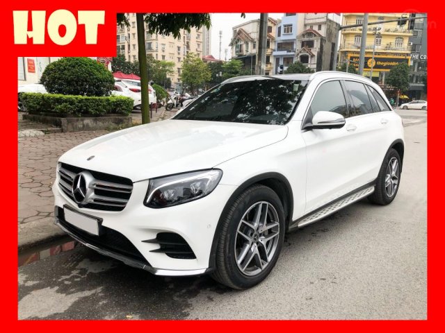 Bán xe Mercedes GLC300 4Matic có Apple Carplay hiện đại 2018. Trả trước 800 triệu nhận xe ngay0