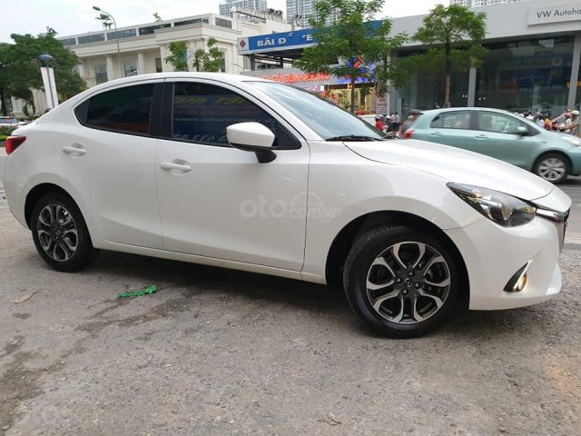 Cần bán xe Mazda2 Sedan 2016, số tự động, màu trắng