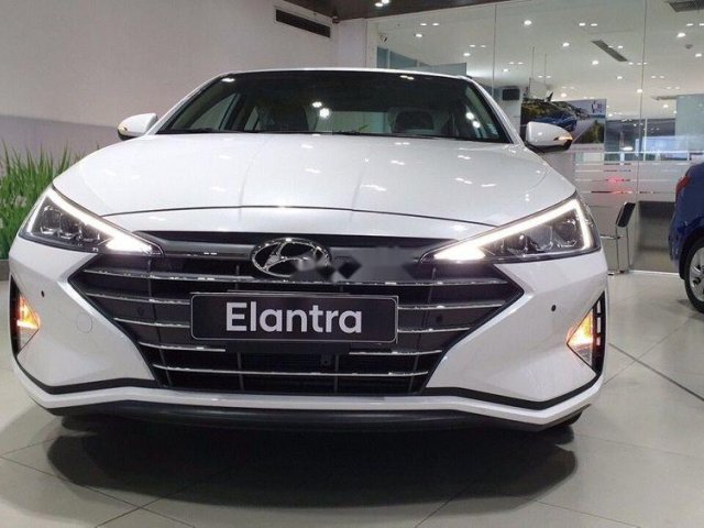 Bán Hyundai Elantra 1.6 ATnăm 2019, giá thấp, giao nhanh toàn quốc