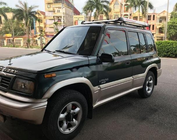 Gia đình bán Suzuki Vitara sản xuất 2005, màu xanh lục0