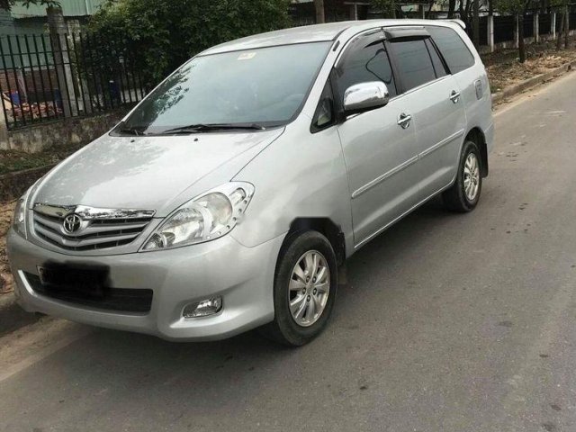 Gia đình bán xe Toyota Innova đời 2006, màu bạc