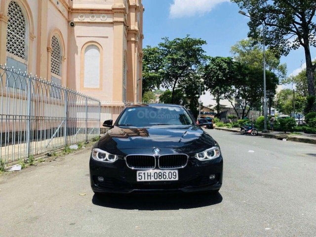 Cần bán xe BMW 320i đời 2014, màu đen nhập khẩu