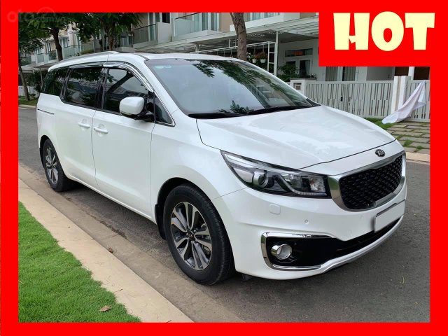 Bán xe Kia Sedona màu trắng đời 2017, máy dầu, siêu đẹp, trả trước 400 triệu nhận xe ngay0