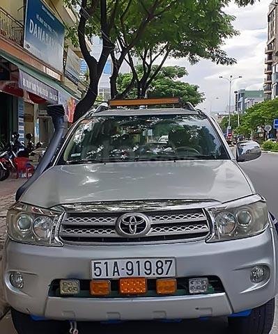 Gia đình bán Toyota Fortuner 2.7V 4x4 AT sản xuất 2009, màu bạc0