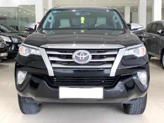 Cần bán Toyota Fortuner 2.4G 4x2MT model 2017, màu đen, đưa trước chỉ 320tr0