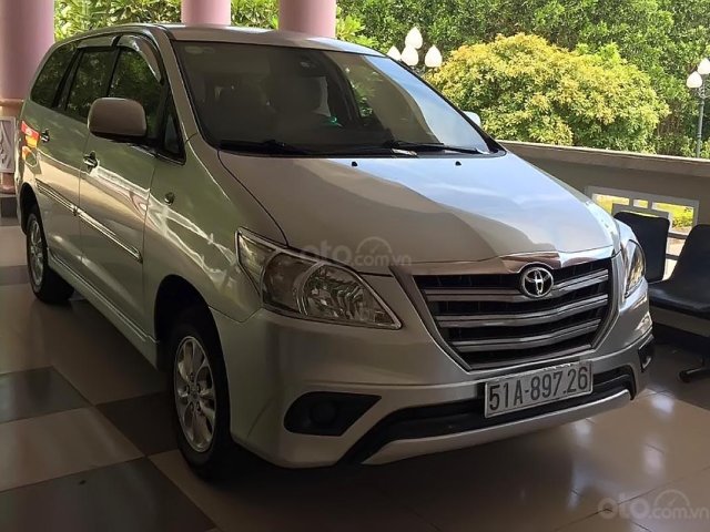 Cần bán lại xe Toyota Innova đời 2014, màu xám, giá 510tr0