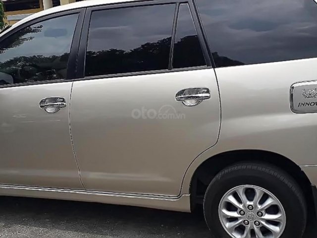 Bán Toyota Innova 2.0G sản xuất năm 2014, màu bạc