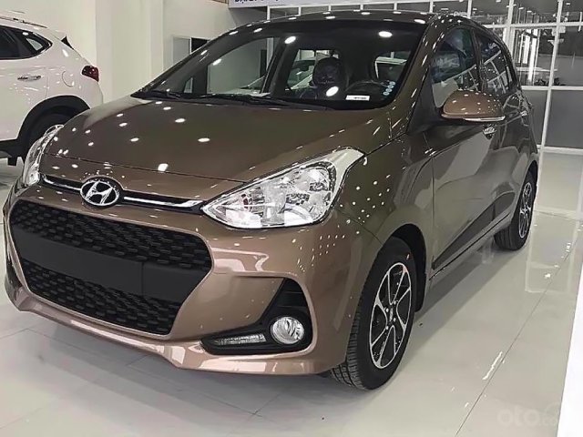 Cần bán Hyundai Grand i10 1.2 AT sản xuất 2019, màu nâu0