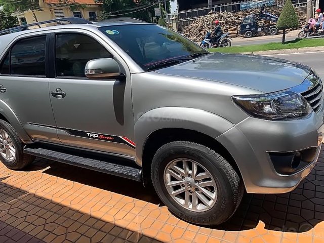 Bán Toyota Fortuner 2.7V 4x2 AT đời 2012, màu bạc xe gia đình 0