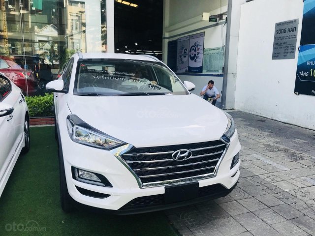 Hyundai Tucson đời 2019, màu trắng - Giảm giá sâu - Giao nhanh trên toàn quốc0