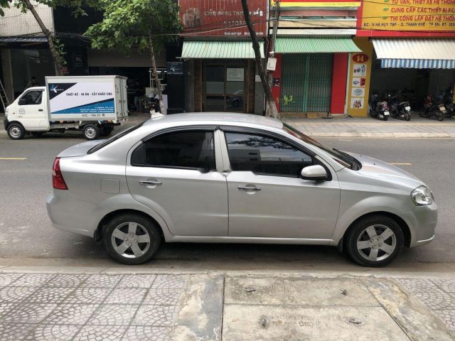 Bán Chevrolet Aveo sản xuất 2011, màu bạc chính chủ0