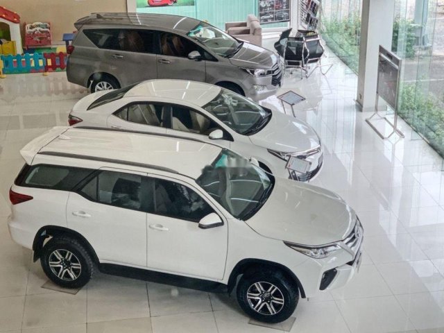 Bán ô tô Toyota Fortuner đời 2019, màu trắng giá cạnh tranh0