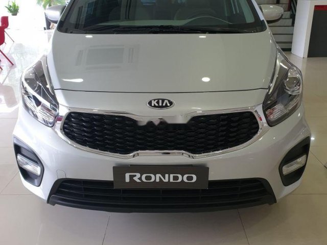 Cần bán xe Kia Rondo đời 2019, màu trắng, giá 585tr0