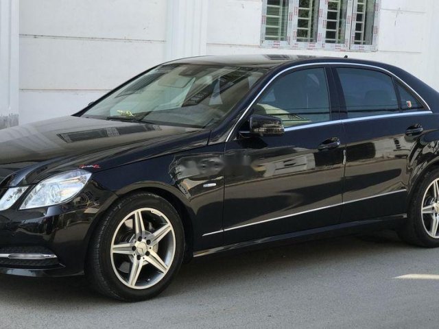 Cần bán xe Mercedes E250 sản xuất năm 2010, màu đen