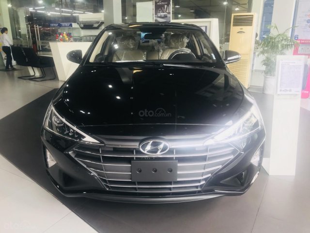 "Sốc" Hyundai Elantra 2019 khuyến mãi phụ kiện + giao xe ngay, hotline 0974 064 6050