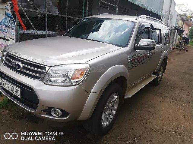 Chính chủ bán Ford Everest 2.5L 4x2 MT đời 2013, màu hồng phấn, nhập khẩu