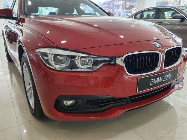 Bán BMW 3 Series 320i đời 2019, màu đỏ, xe nhập