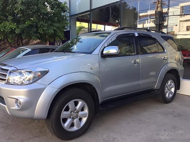 Bán Toyota Fortuner 2.7V 4x4 AT đời 2012, màu bạc số tự động0