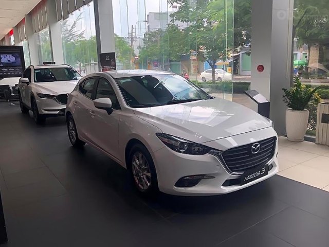 Cần bán Mazda 3 1.5 AT năm sản xuất 2018, màu trắng