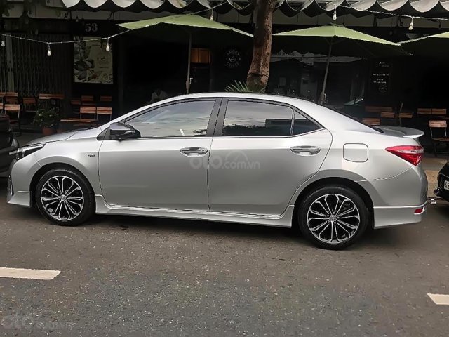 Chính chủ bán xe Toyota Corolla Altis 2.0 Sport 2015, màu bạc, 675 triệu0