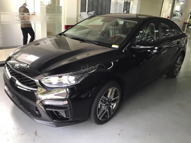 Bán xe Kia Cerato 1.6 MT sản xuất năm 2019, màu đen, giá tốt0