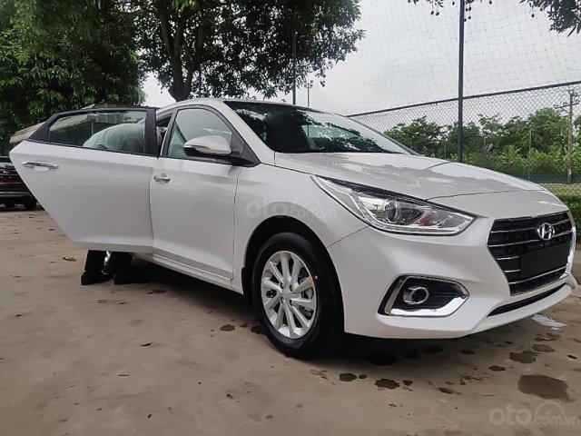 Bán xe Hyundai Accent 1.4 AT 2019, màu trắng0