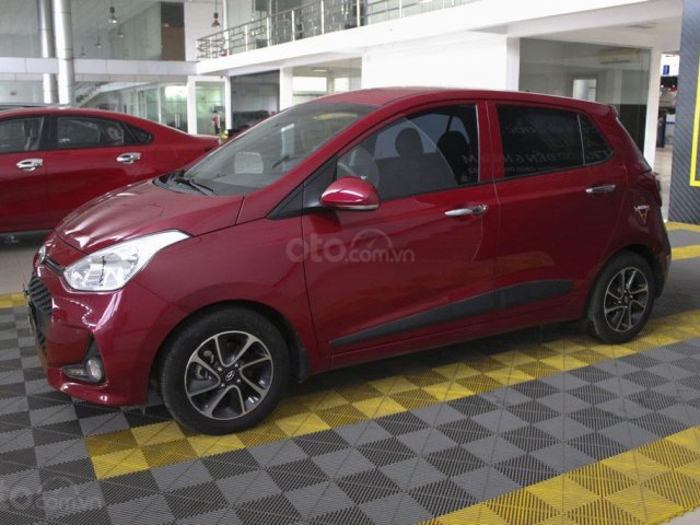 Cần bán Hyundai Grand i10 Hatchback 1.2AT 2017 đời 2017, màu đỏ giá cạnh tranh