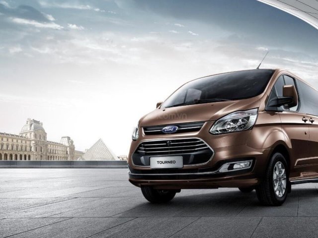 Hot Hot - Ford Tourneo cập bến - giá cực sốc