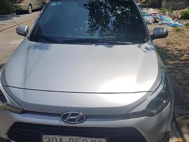 Cần bán xe Hyundai i20 Active đời 2015, màu bạc, nhập khẩu chính chủ0