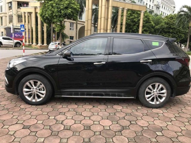 Cần bán xe Hyundai Santa Fe năm sản xuất 2018, màu đen
