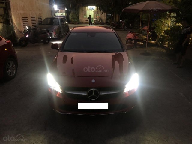 Mercedes CLA 200 màu đỏ, sản xuất 2016, biển Hà Nội