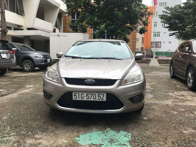 Cần bán xe cũ Ford Focus 2009, màu bạc0