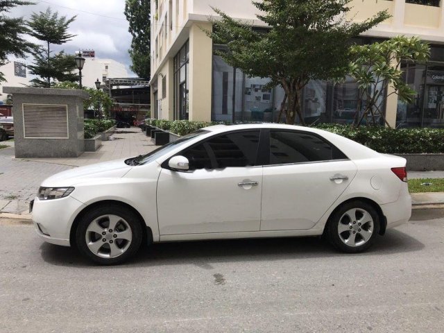 Cần bán gấp Kia Cerato 2010, màu trắng, xe nhập chính chủ