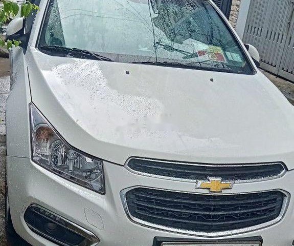 Gia đình bán xe Chevrolet Cruze đời 2016, màu trắng