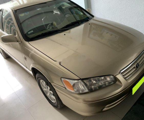 Gia đình bán Toyota Camry LE đời 2001, màu vàng cát0