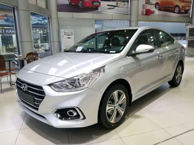 Cần bán xe Hyundai Accent sản xuất năm 2019, màu bạc0