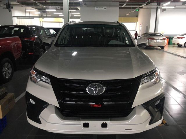 Cần bán xe Toyota Fortuner đời 2019, màu trắng